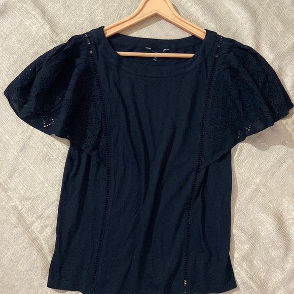 Banana Republic Tops - Women’s Banana Republic black puff sleeves cotton schiffili top